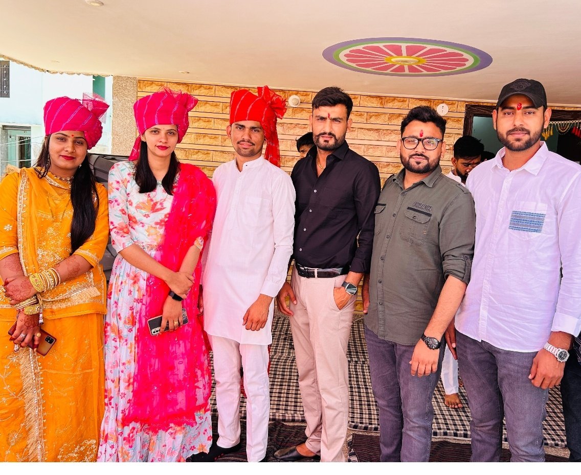 Jagdishbidiyas1's tweet photo. यादगार पल 🥰
जब आप सभी बङे भाई बहन अपना आशिर्वाद देने पधारे 🥰🥰
आप सब हमेशा मेरे लिए दोस्त से बढ़कर मेरा परिवार हो 🥰🥰
@JATbera1 @ShaileshHudda @rb_jaat @Mukeshbaitu @monika_burdak @dr_sanju__ @JAT_PREMJI @Kushalburdak @mukeshkarwa97 @JATraku1 @GawadiyaRamdev @seemabadiyasar https://t.co/hntjyCQvfj