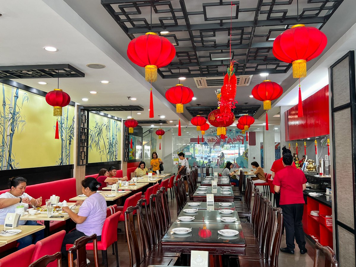 AranetaCity's tweet photo. Chinese food for lunch? 🥢🇨🇳 Head over to Hap Chan and enjoy your favorite Hong Kong-style dishes today! 🍜✨
📍Hap Chan, Ground Floor, Ali Mall
#AranetaAt70 #AranetaCity #CityOfFirsts #HapChan https://t.co/bsgDEDPXzy