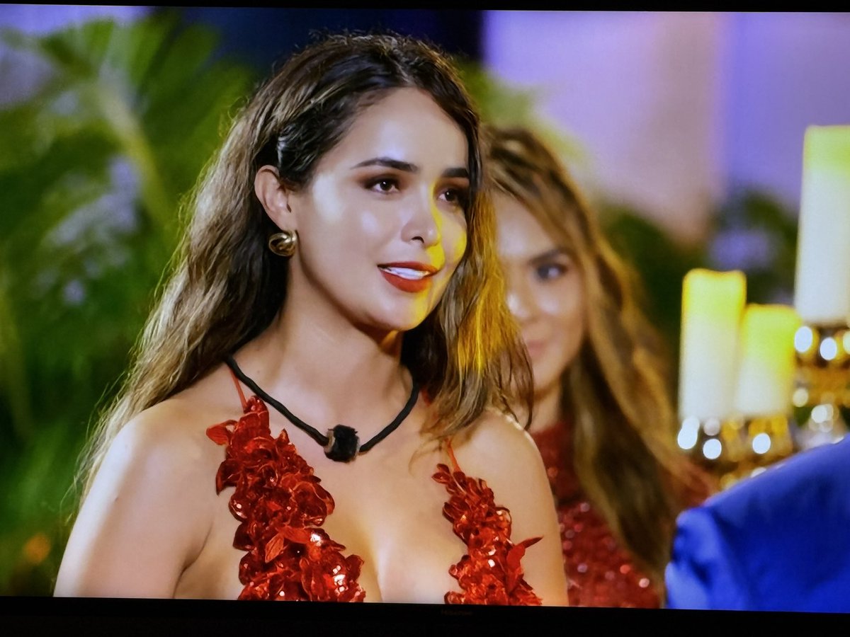 vayavayatv's tweet photo. Tremenda sorpresa🔥 Carolina es la ganadora de Soltero cotizado y resultó embustera y casada, no iba por el corazón de Nicola; se lleva un millón de pesos 😱 #SolteroCotizado https://t.co/9hxenmlqdo
