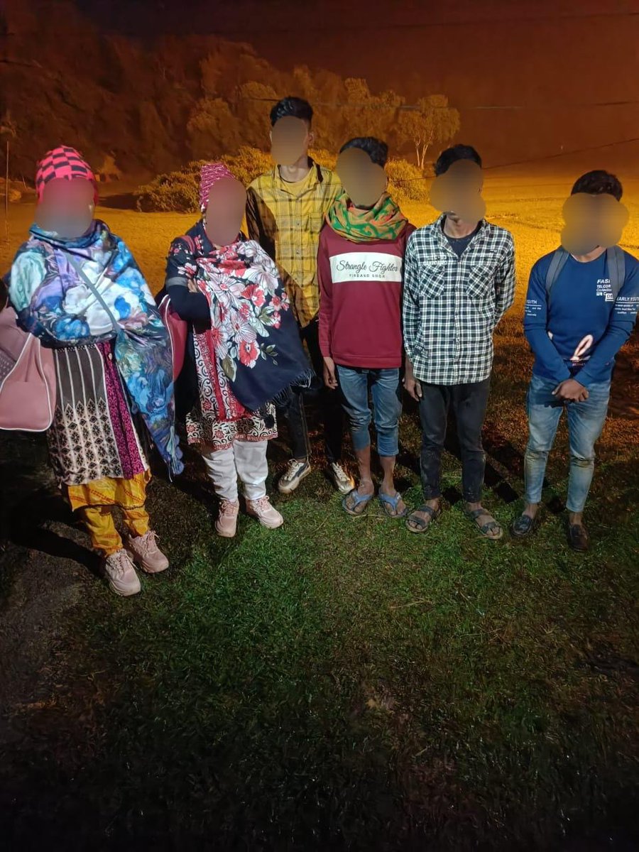 himantabiswa's tweet photo. 6 Illegal Bangladeshi infiltrators nabbed and sent back 

In an alert move, personnel of @assampolice tracked and apprehended 6 Bangladeshi nationals near the International border.
 
🇧🇩Md Didarul Islam
🇧🇩Santu Khan 
🇧🇩Ismile Hussain Rahat
🇧🇩Sakib Hussain
🇧🇩Shati Akhter
🇧🇩Mim Seikh

All of them have been pushed back across the border.