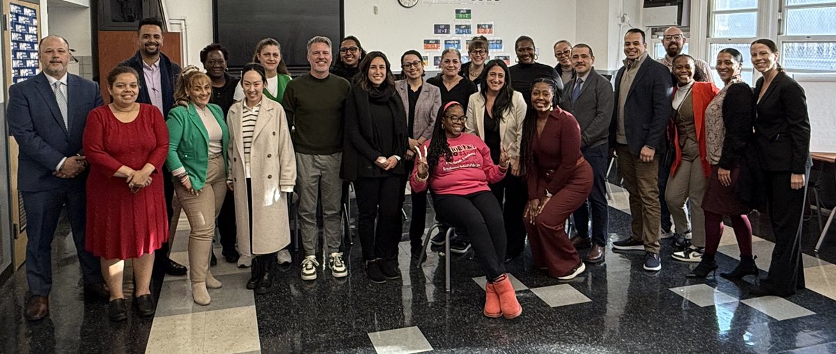 KristyDeLaCru15's tweet photo. We ❤️our @CSD_4 assistant principals—thanks for all the ways you support our East Harlem community! This week we deepened our understanding of NYC Solves! @FollowCSA @CSARunsAs1 @cec4eastharlem @ManhattanCB11 @DOEChancellor @DanWeisbergNYC @ruxdanika @NYCSchools https://t.co/4MOon4u4hv