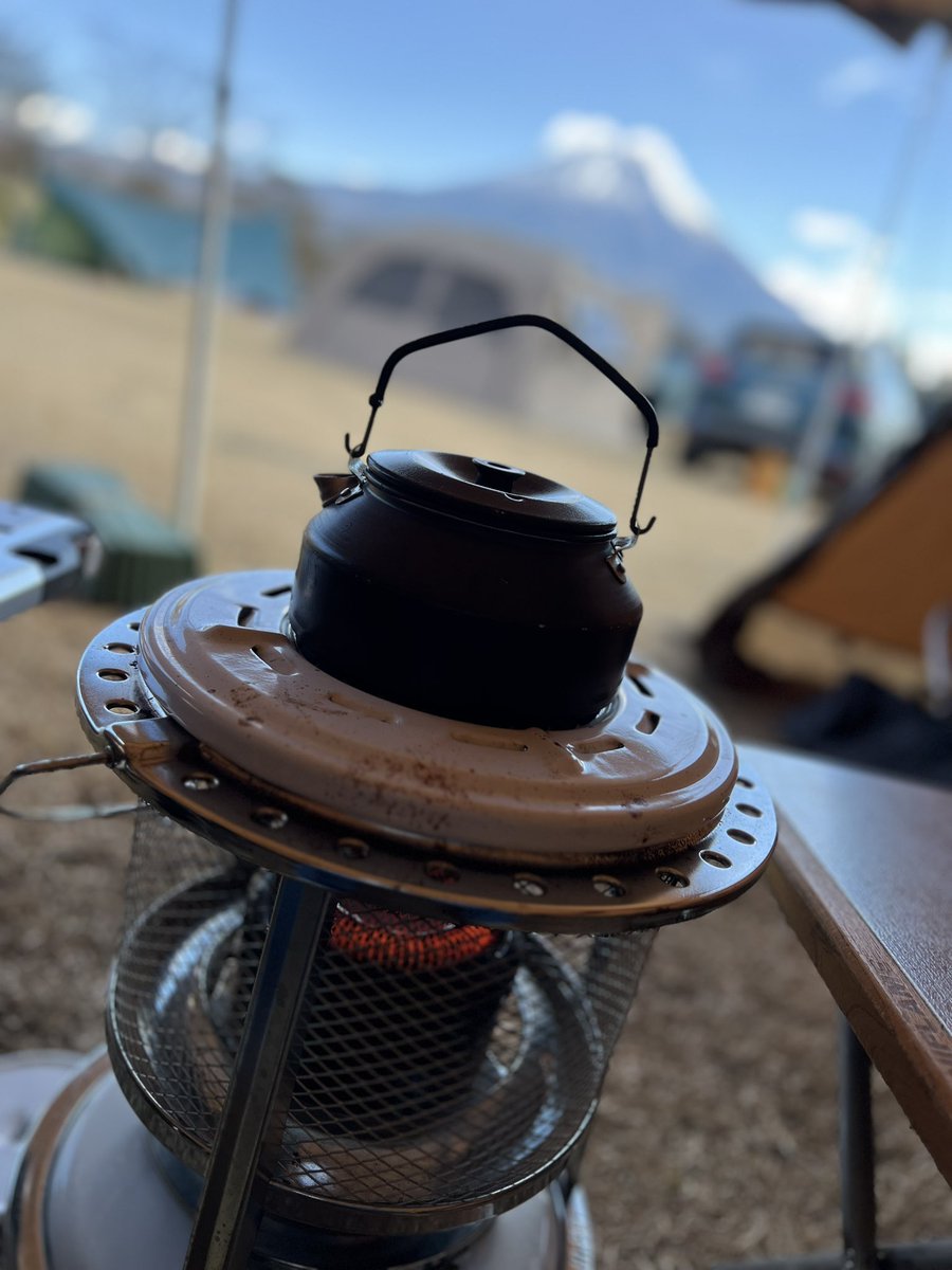 bigdipper's tweet photo. 富士山眺めて湯沸かししてコーヒータイム

#slowcamp #富士山キャンプ https://t.co/UAigFVN229