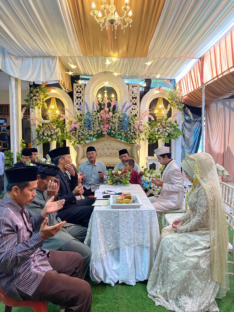 cris_doank's tweet photo. Alhamdulillah syudah sah https://t.co/mzhD3kjeGe