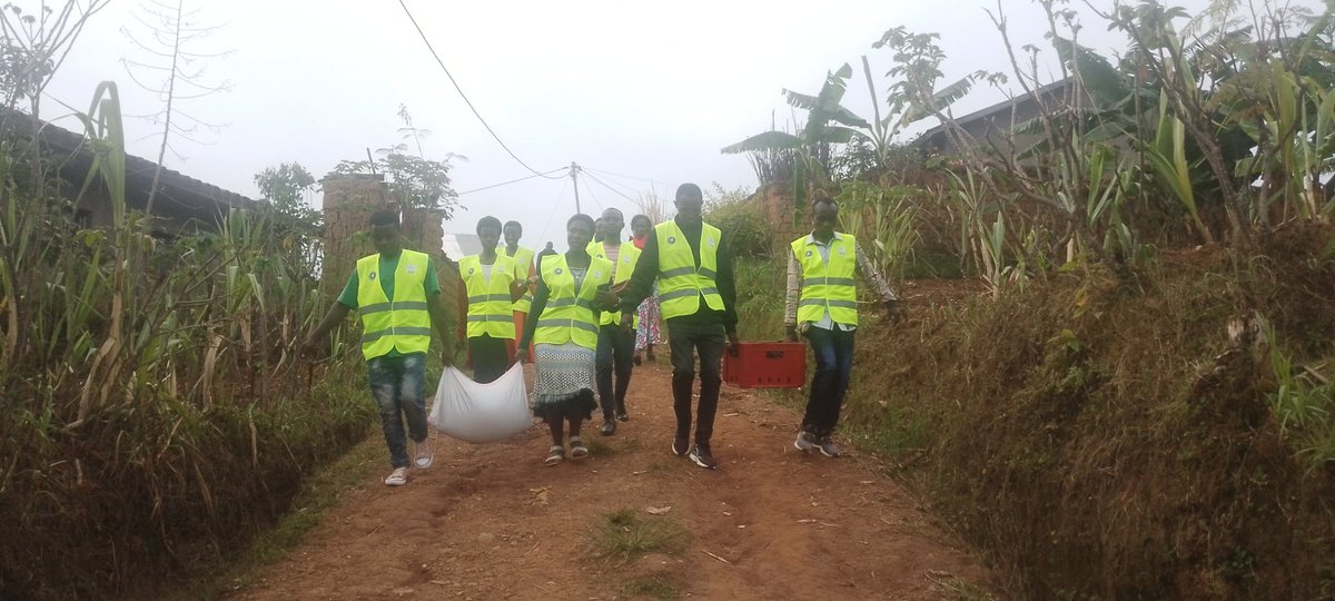 MartinMwami's tweet photo. Dukomeje kwishyimira ubukorerabushake,twahisemo kandi tukanezezwa cyane nagaciro abayobozi baduha  ibi bidutera imbaraga mugukomeza gukunda igihugu imbaraga zacu nizo zizubaka igihugu cyacu  ntakudohoka @RwandaLocalGov @RwandaYouthArts @KubanaRichard @SolangeTetero https://t.co/liBGnYVenw