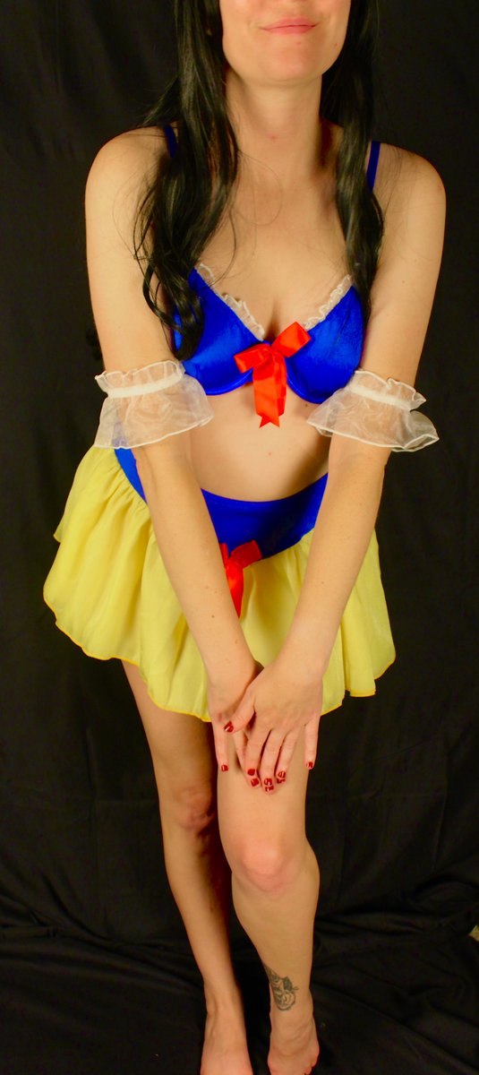 I love this #snowwhite outfit! I felt so #cute in it. ⛄❄  #roleplay #cosplay #blue #yellow #skin #legs #happy #wife #affair #content #contentcreator #forsale #onlyfans #sofiagray #feet #followforfollowback #growth #bodypositivity