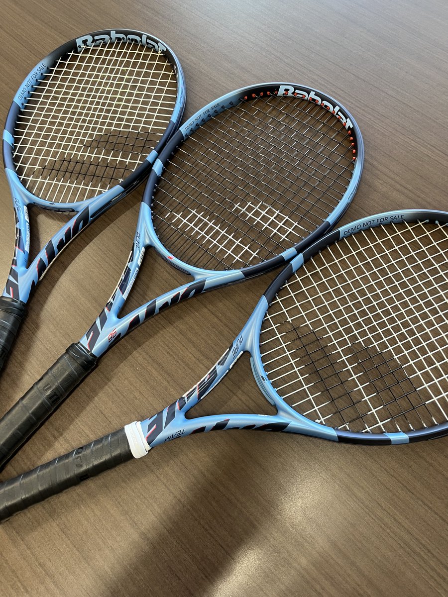 ESSC_OFFICIAL's tweet photo. PURE DRIVE Newモデル😆
近日発売‼️
近日試打解禁‼️
お楽しみに😉👍
#荏原湘南スポーツセンター #荏原SSC #湘南から世界へ #テニススクール #無料体験受付中 #テニスレッスン #babolat #puredrive #テニスラケット #藤沢 https://t.co/JHDDgdaPw5