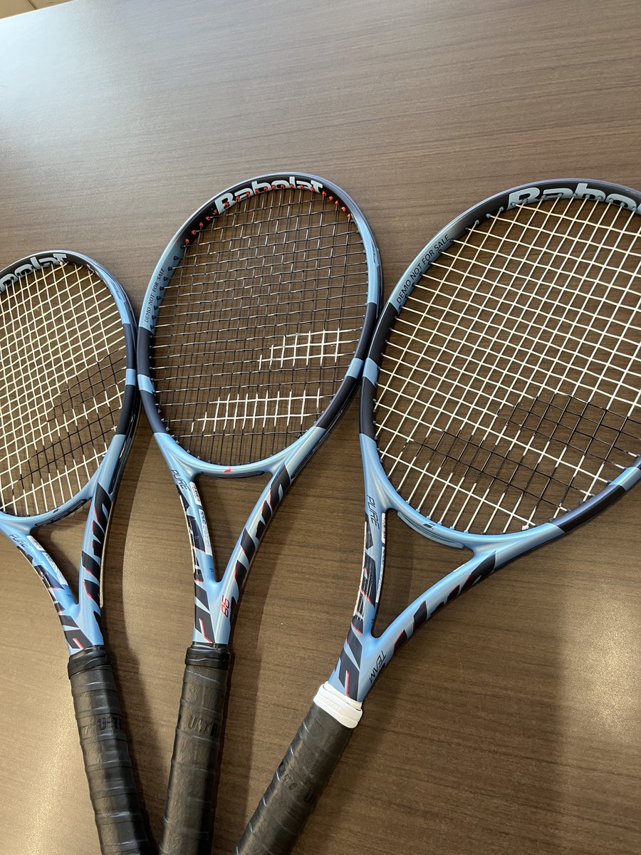 ESSC_OFFICIAL's tweet photo. PURE DRIVE Newモデル😆
近日発売‼️
近日試打解禁‼️
お楽しみに😉👍
#荏原湘南スポーツセンター #荏原SSC #湘南から世界へ #テニススクール #無料体験受付中 #テニスレッスン #babolat #puredrive #テニスラケット #藤沢 https://t.co/JHDDgdaPw5