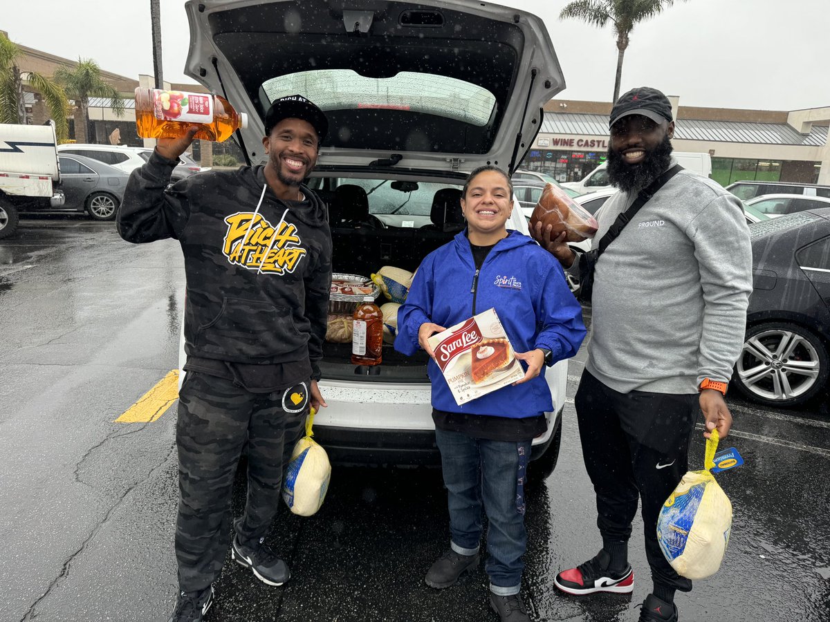 richatheart3's tweet photo. “A huge thank you to the 805 community for your generous support in bringing Thanksgiving to the Spirit of Santa Paula! Because of you, we were able to provide meals and spread warmth to families all over the 805. We hope everyone had a beautiful and memorable 
Thanksgiving 2024 https://t.co/RghmKF05Ff