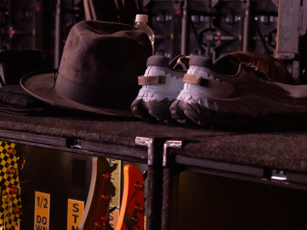 PearlJam's tweet photo. For Day Seven of #TenDaysOfPJ, take a virtual walk through photographer Geoff Whitman's Gallery and check out some exclusive photos from tour. 📸
https://t.co/dTH97rHPc9 https://t.co/O8PjXSxqUR