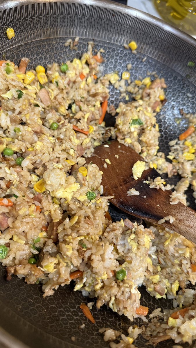 toxickbunny's tweet image. taught my community how to make dumplings, 馅儿饼，wontons and fried rice last night!!

Having late night deep talks tonight so come say hi :)

#cooking #homecook #TwitchStreamers