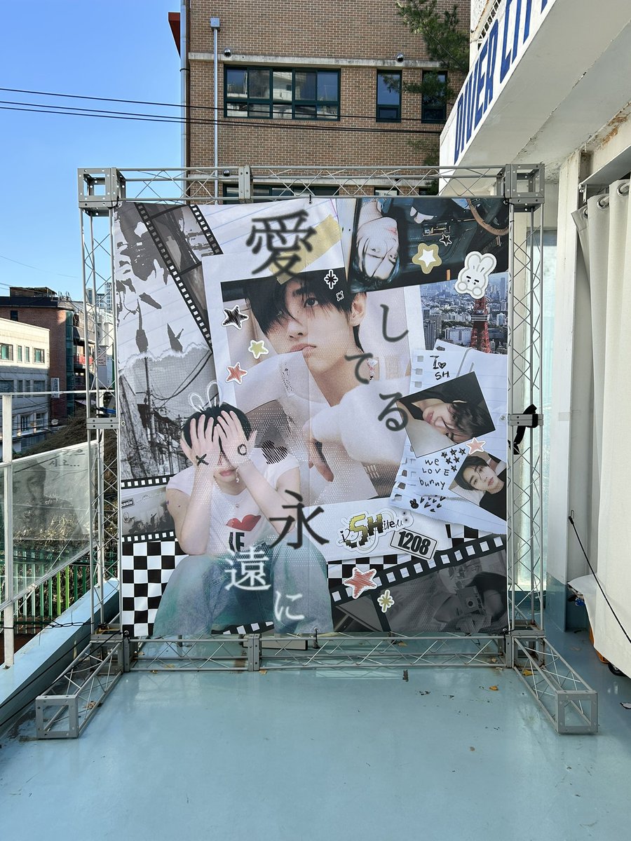 카페 외부 테라스에 포토프레임 2종 및 포토월이 준비되어 있으니 많은 이용 부탁드립니다!