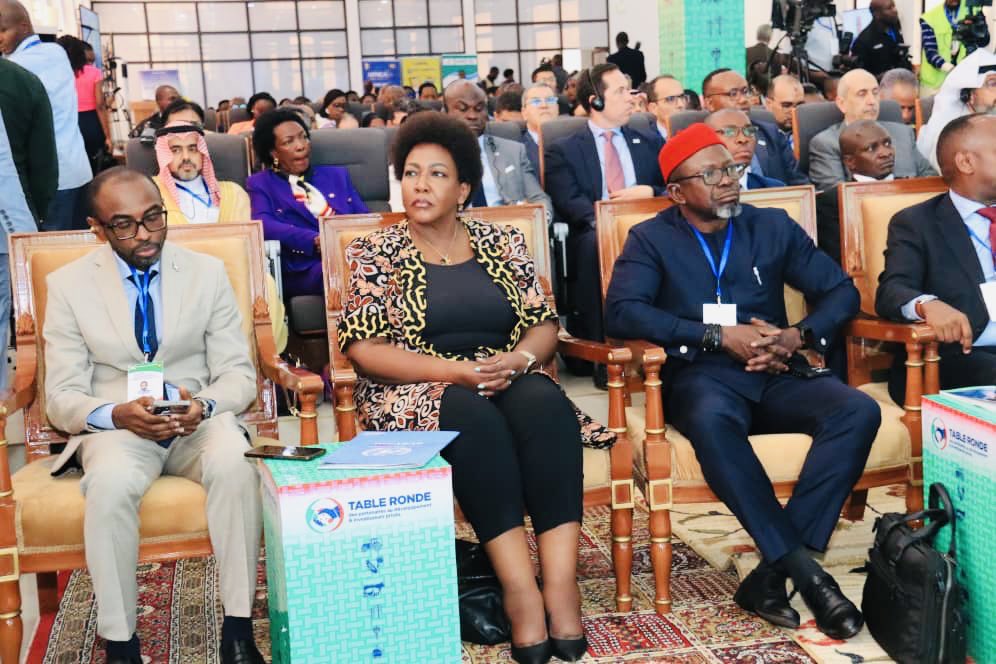 IntumwaNews's tweet photo. Au clôture de la #Tableronde des investisseurs et partenaires du #Burundi, le Système des Nations Unies a réaffirmé son engagement et promet de  mobiliser 1 milliard USD pour soutenir la Vision 2040/2060 et le PND, favorisant ainsi le développement durable sur 2025-2027. https://t.co/es4wGfRk8h