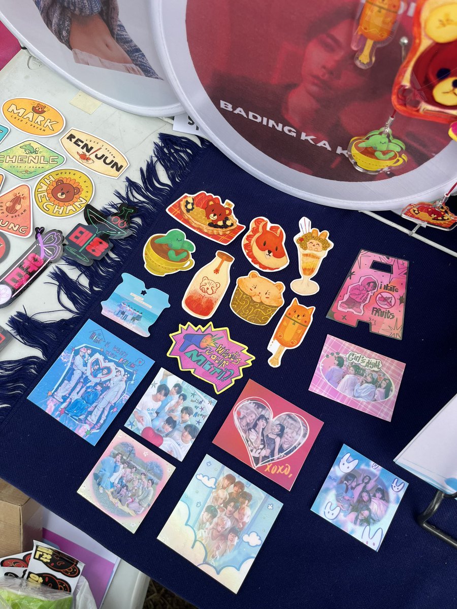 jhnkn_cart's tweet photo. We have stickers, prints, and acrylic keychain holder ✨ https://t.co/9bxsIx0HvU