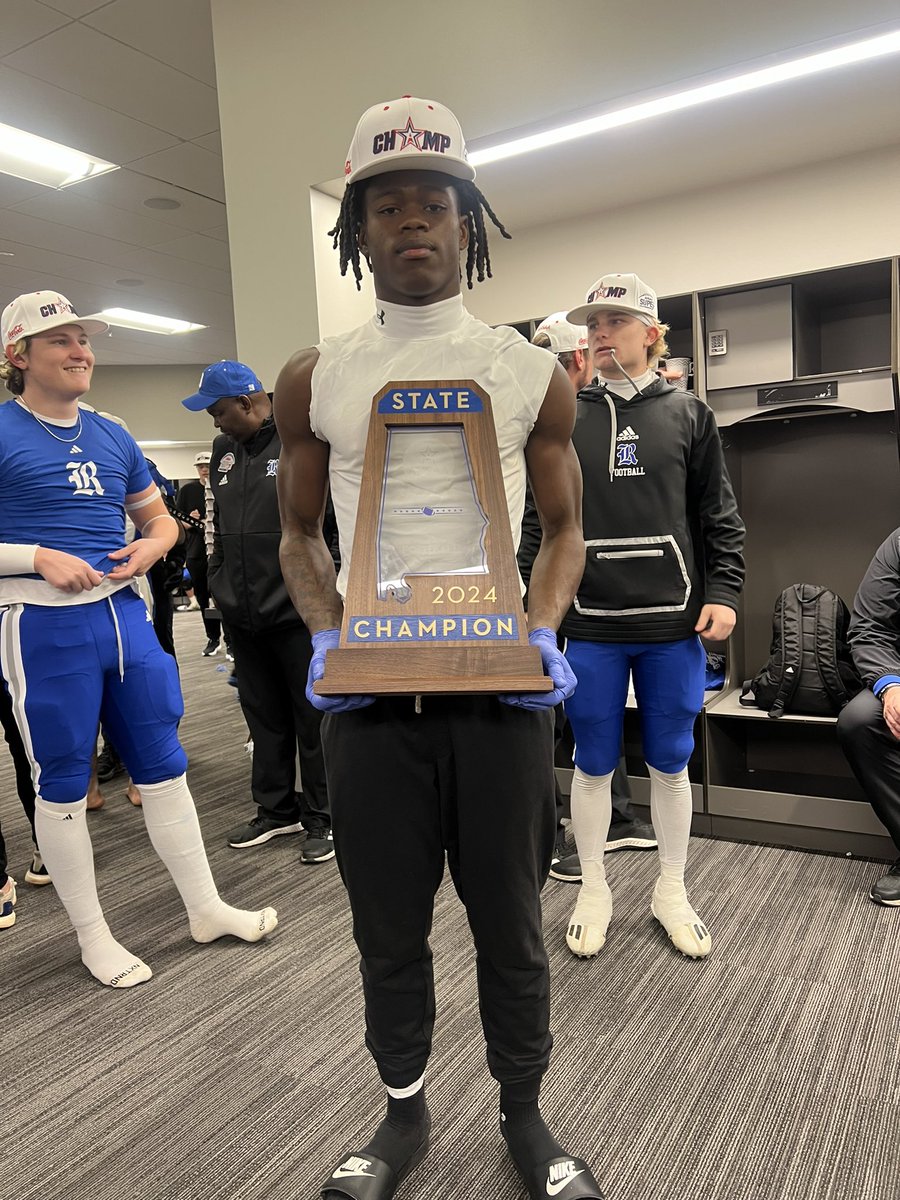 TaeMartin12's tweet image. Ended my HS career as a STATE CHAMP!! Thanks @ReelRebelsFB FOR A WONDERFUL 3 YEARS‼️ 2 touchdowns 2 interceptions 1 fumble recovery 🤧 DEFENSIVE PLAYER OF THE GAME
12ELVE OUT💔