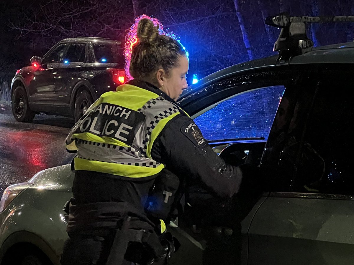 Capital Region Policing partners are out in force tonight to #LightUpTheProvince and #LightUpTheNight. Drivers will see more counterattack roadblocks throughout December. So if you’re impaired by drugs and alcohol, don’t drive! Hail a taxi or ride-share, take transit, or have a