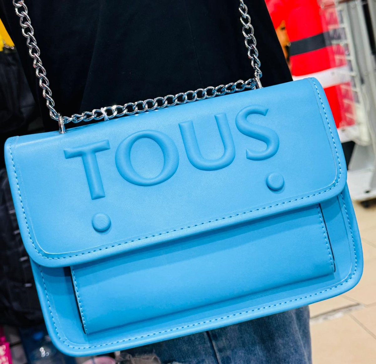Estilo8819's tweet photo. 🎁🌟¡Está navidad, te lo mereces! 🌟🎁
Regálate una bolsa o joyería de lujo inspirada en las mejores marcas y celebra las fiestas con estilo. 
Porque está navidad, tu felicidad está en los detalles. 
¡Haz tu pedido!
👜📿#Regaloperfecto #Modadelujo #BolsasyJoyeriaconestilo https://t.co/6HqgIl0WVR