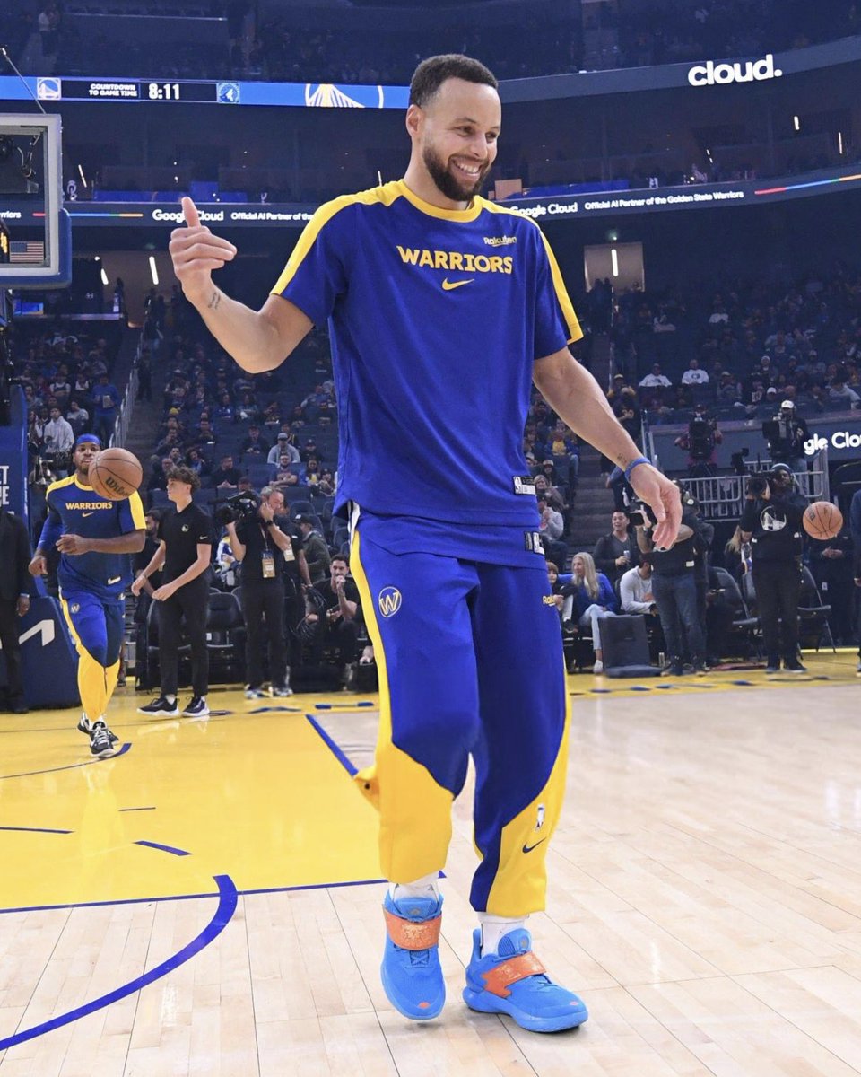 nicekicks's tweet photo. Stephen Curry played in De’Aaron Fox’s debut signature shoe, the Curry Fox 1 🦊👌 https://t.co/yOgtb2k2dU