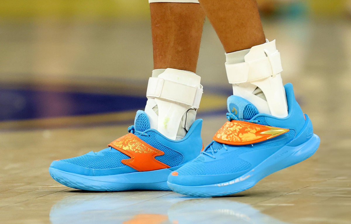 nicekicks's tweet photo. Stephen Curry played in De’Aaron Fox’s debut signature shoe, the Curry Fox 1 🦊👌 https://t.co/yOgtb2k2dU
