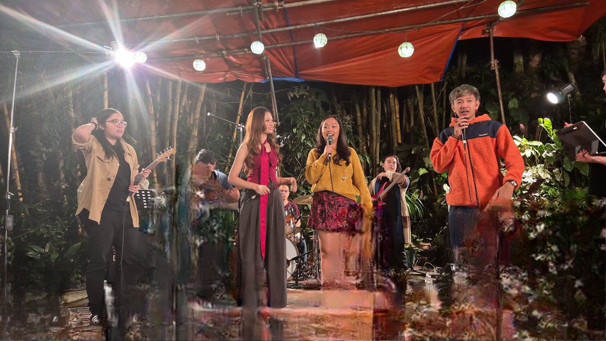 itsjajaneeey's tweet photo. The big four ng #Karoling π§βπ
ps lahat sila magagaling, pramisπ«£
pakinggan nyo po mga song nila and follow nyo sila, solid so muchie, di sayang punta nyo kung napanuod nyo sila kagabi
@nicadelrosario @angelikasam_ @penpenelopem @gironorvie ππ»π
#FlipMusicRecords #TheCozyCove https://t.co/feZMloA4A9