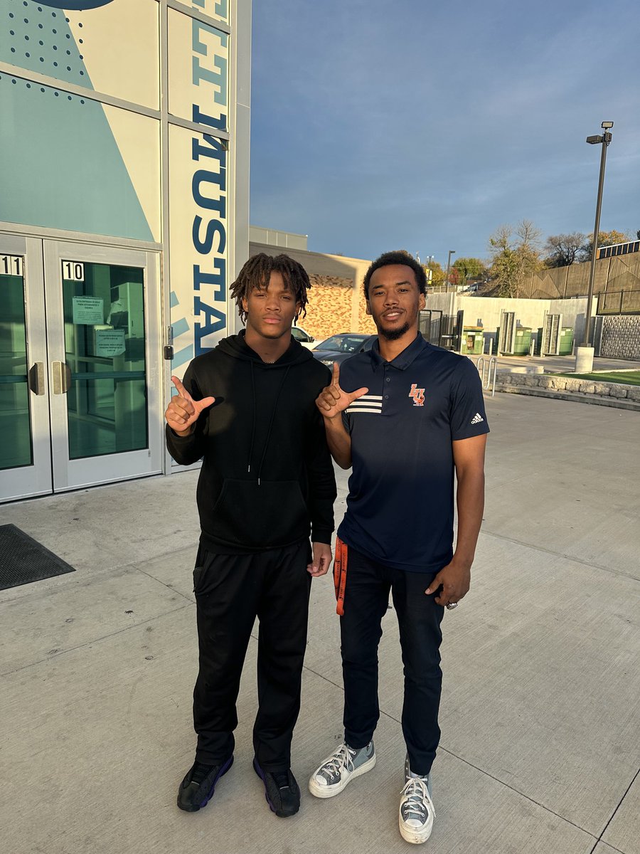 This coach right here man super supportive and understanding <a href="/CoachJeffReed/">Jeff Reed</a> blessed to see the opportunities #AGTG 🙏🏽