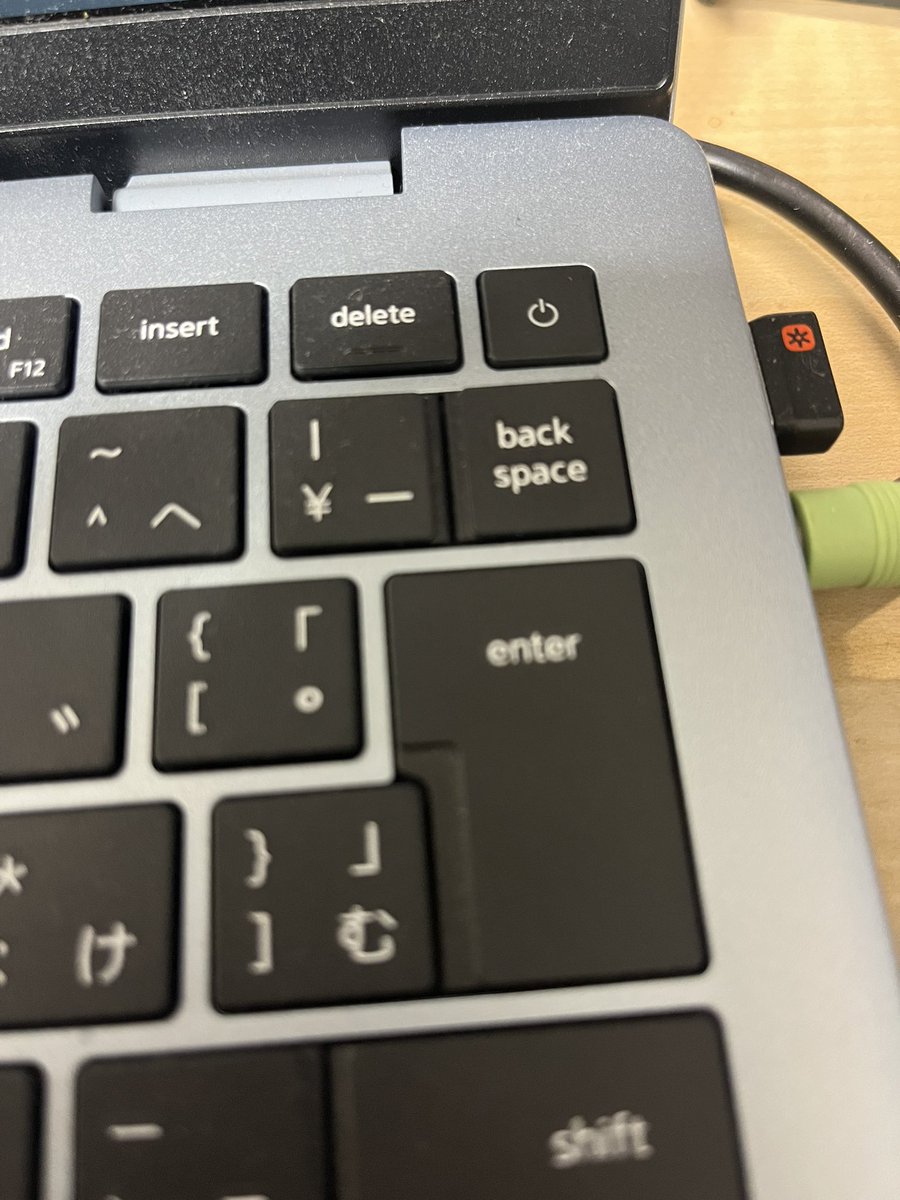 appledog_eringi's tweet photo. …あぁ。このイスですか？
ここに電源ボタンを置いたやつの骨で作ったんです
うらやましいでしょ https://t.co/EifNNQk5aH