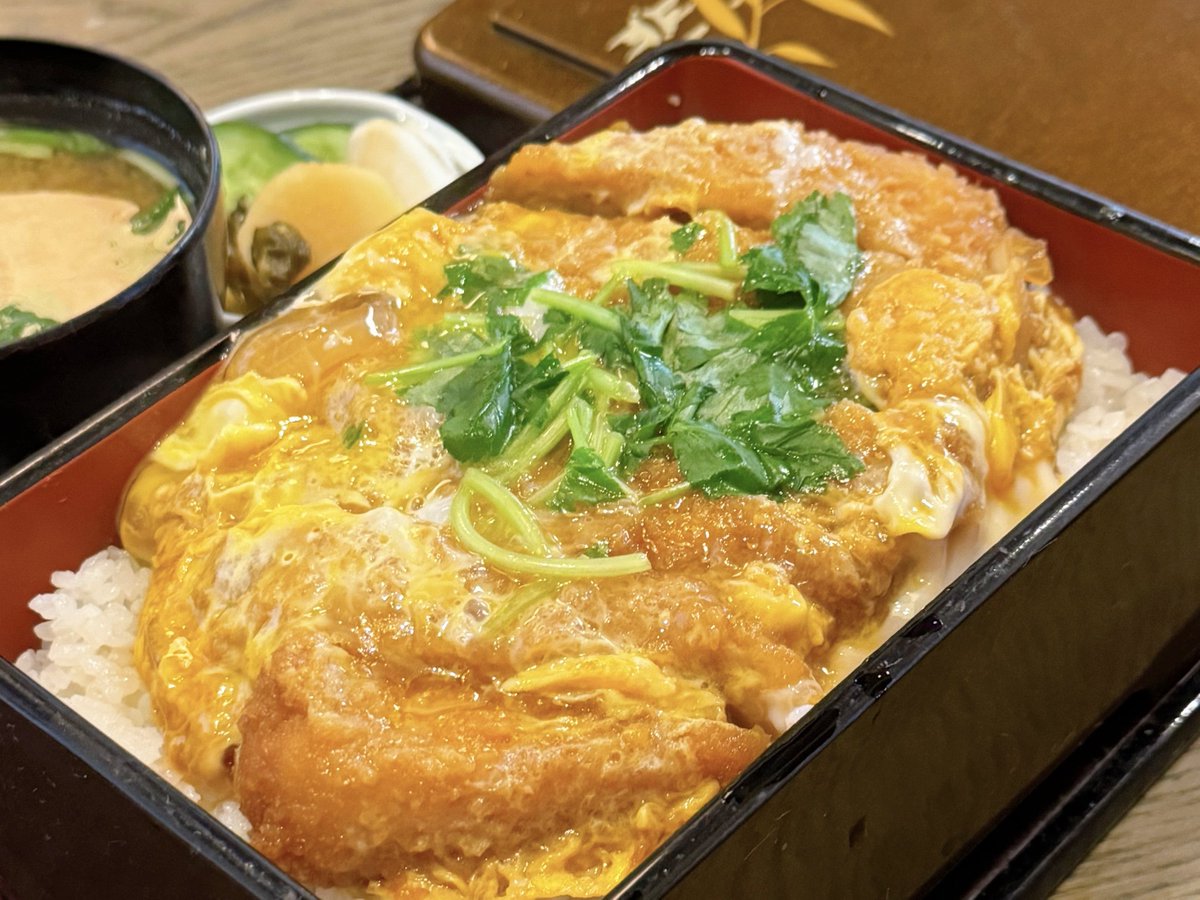 fallindebu's tweet image. 食品ロスをなくして世界の飢餓もなくす、「国連WFP」の取り組みに共感したので、今年も無償でアンバサダーとして参加してます！
この投稿をリポスト（リツイート）すると、1回ごとに30円（途上国の学校給食1回ぶん）が寄付されます。
食べ物に感謝しながら #ごちそうさまチャレンジ を一緒に楽しもう！