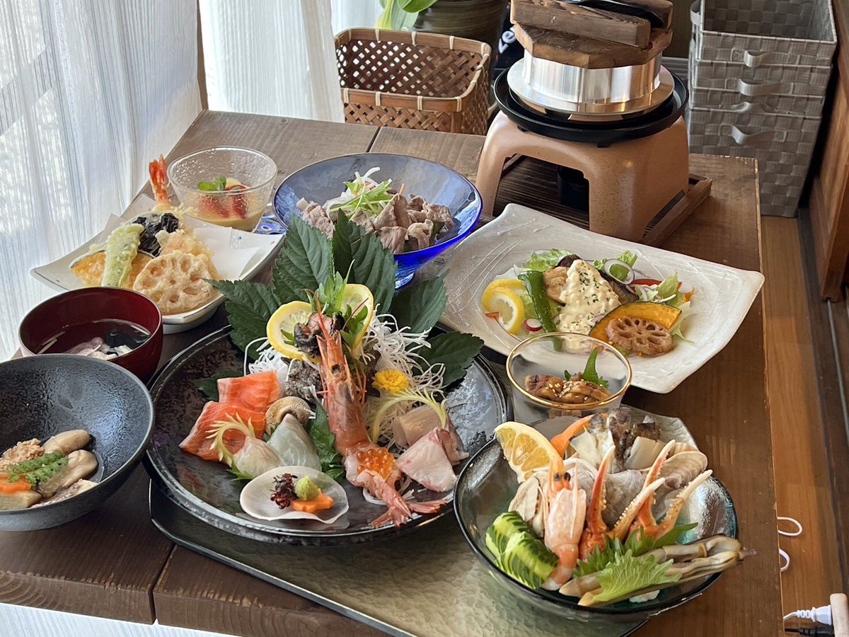 kadoya3311's tweet photo. こんにちは☀️
今月のmiteGoにも掲載していただきました✨
会席料理などの宴会コースもご用意できますので、お気軽にお問い合わせくださいませ☺️
#miteGo
#香川県
#三豊市
#仁尾町
#父母ヶ浜
#古民家
#瀬戸内料理
#かど家
#香川県グルメ
#仁尾町グルメ
#ふぐ会席
#ミニ会席
#海鮮料理
#海鮮丼
#宴会 https://t.co/6lob3FDhye