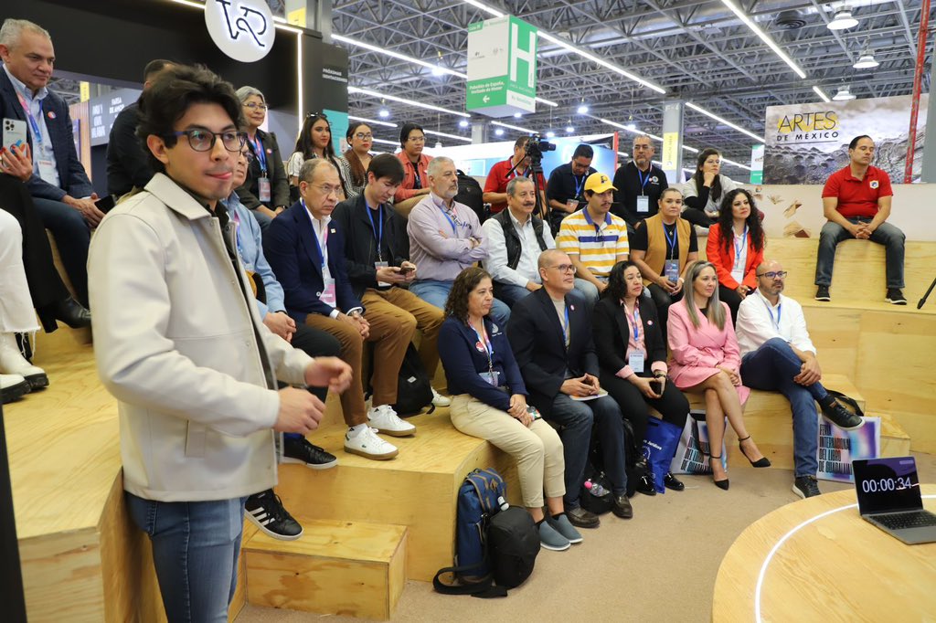 En el stand de la <a href="/udg_oficial/">Universidad de Guadalajara</a> en la <a href="/FilGuadalajara/">FIL Guadalajara</a> se llevó a cabo la presentación editorial “Ocotlán 2050: Una agenda en común”, con la participación de la Alcaldesa <a href="/daisyangel21/">Deysi  Angel</a>, <a href="/eduardovidrio/">Eduardo Vidrio Rivas</a> y <a href="/JesusChavoya/">Jesús Chavoya</a>.

#CUCiénega #Evoluciona