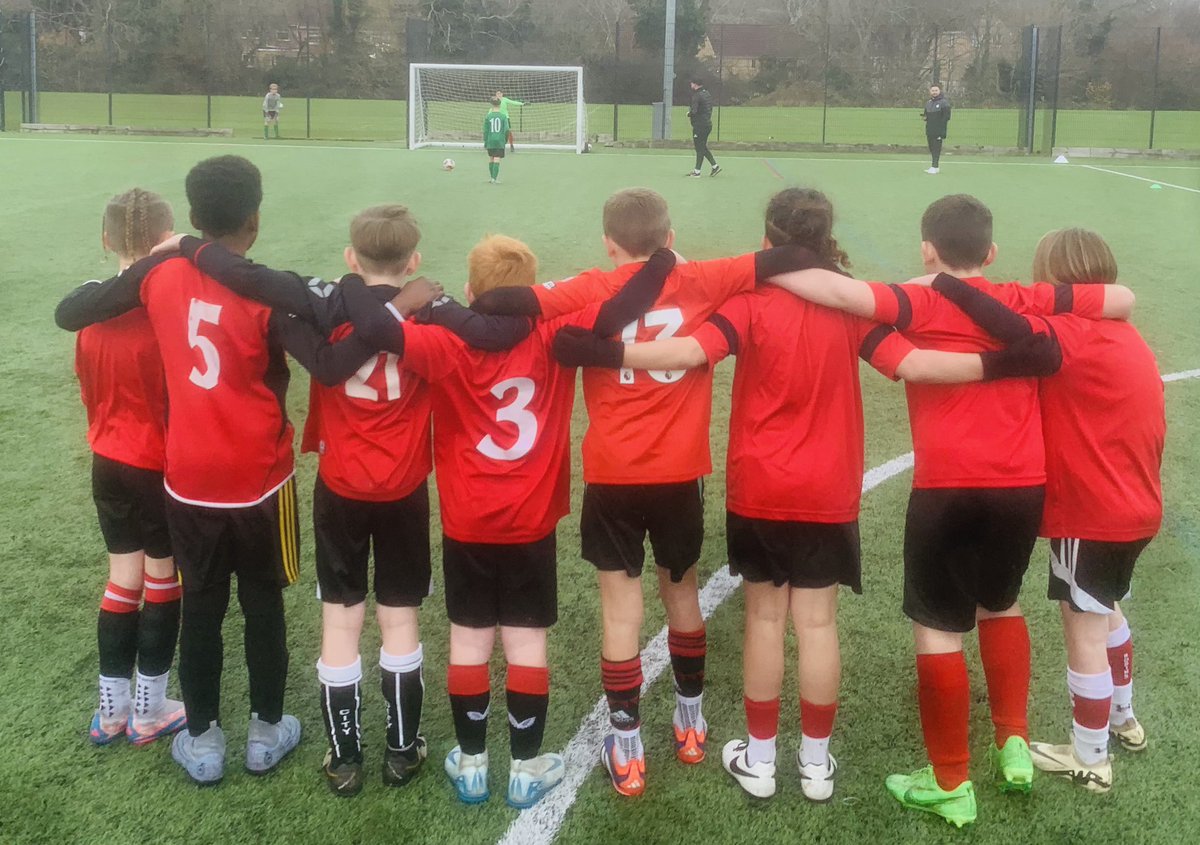 HeadleyParkPrim's tweet photo. Couldnβt be more proud of our #TeamHP children today in the @RobinsFound Kids Cup.
Played football the right way, supported each other and set a fantastic example.
π΄β«οΈπ΄β«οΈ π https://t.co/B6GrrX6oef