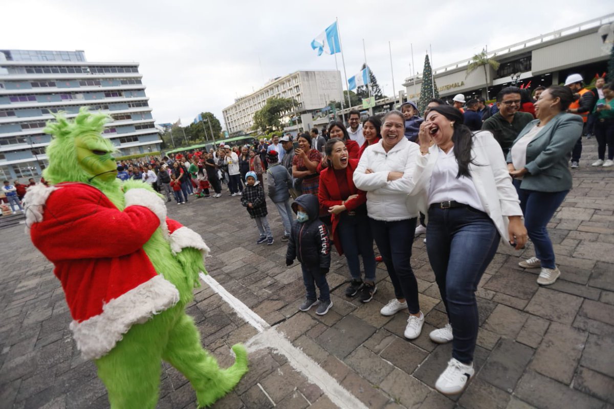 ¡La Navidad ya llegó a Banco CHN!

Estamos compartiendo momentos especiales junto a nuestros colaboradores, disfrutando del espíritu navideño que nos une como familia CHN. Entre alegría, actividades y muchas sonrisas, celebramos juntos el cierre de un año lleno de logros y