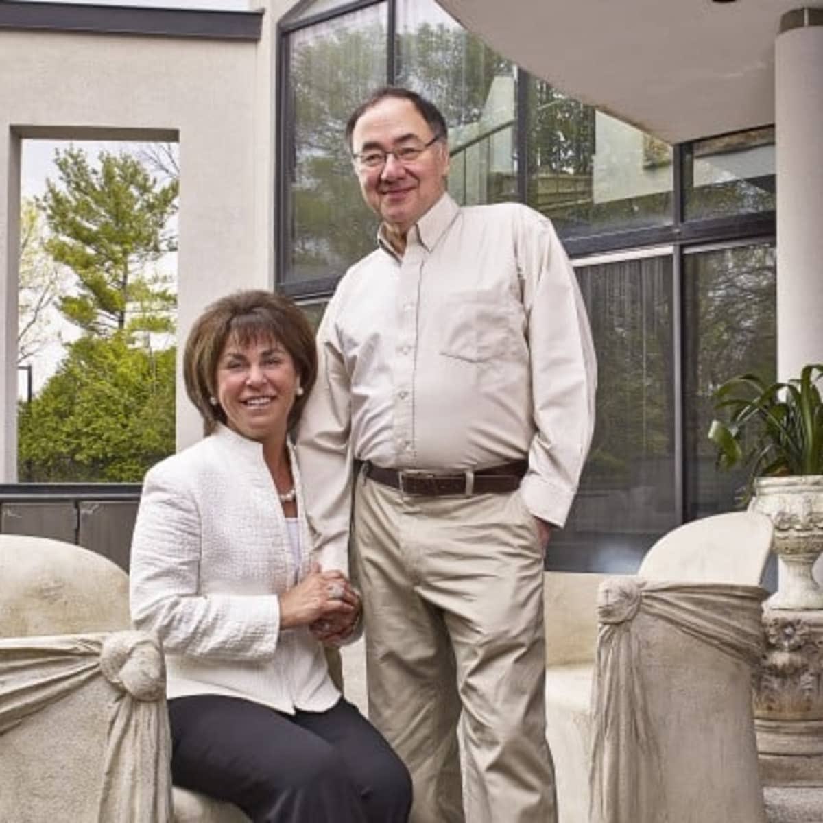 Bret_Sears's tweet photo. Barry &amp; Honey Sherman were set to testify about donations to Justin Trudeau right before they were murdered.

Their company, Apotex, was the world's largest manufacturer of hydroxycholoroquine.

Their murder, which was originally labeled as suicide, remains unsolved to this day. https://t.co/16obMNggRY