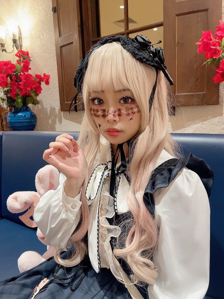 s__ry13's tweet photo. そいえば今更だけどイマハロしてたよ😌

ゾンビ怖くてガチ逃げしてたけど一緒に行ったお友達2人はケラケラ笑ってゾンビさん引き寄せてた🥹
なんでそゆことするの🥹🥹

ちなみに縫い縫いは天才かなめたんがやってくれました👏

#イマハロ https://t.co/5v5OMiNgs2
