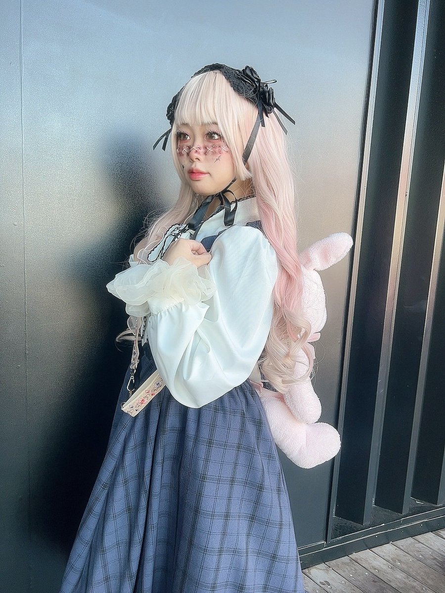 s__ry13's tweet photo. そいえば今更だけどイマハロしてたよ😌

ゾンビ怖くてガチ逃げしてたけど一緒に行ったお友達2人はケラケラ笑ってゾンビさん引き寄せてた🥹
なんでそゆことするの🥹🥹

ちなみに縫い縫いは天才かなめたんがやってくれました👏

#イマハロ https://t.co/5v5OMiNgs2