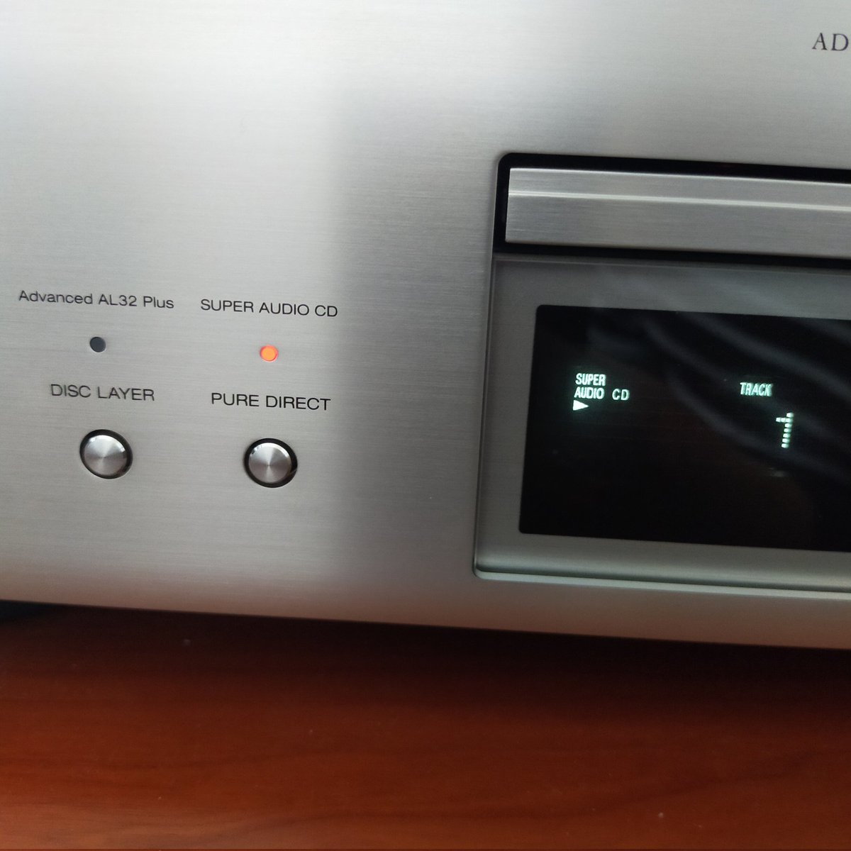 dog123limit's tweet photo. DENONのSACDプレイヤー。
SACDの音の良さ、SNの良さに愕然する。CDとここまで音質差があったのか？今までのプレイヤーではこんな差はなかった。今更だけどマジ驚愕。 https://t.co/te2gCbMy5m