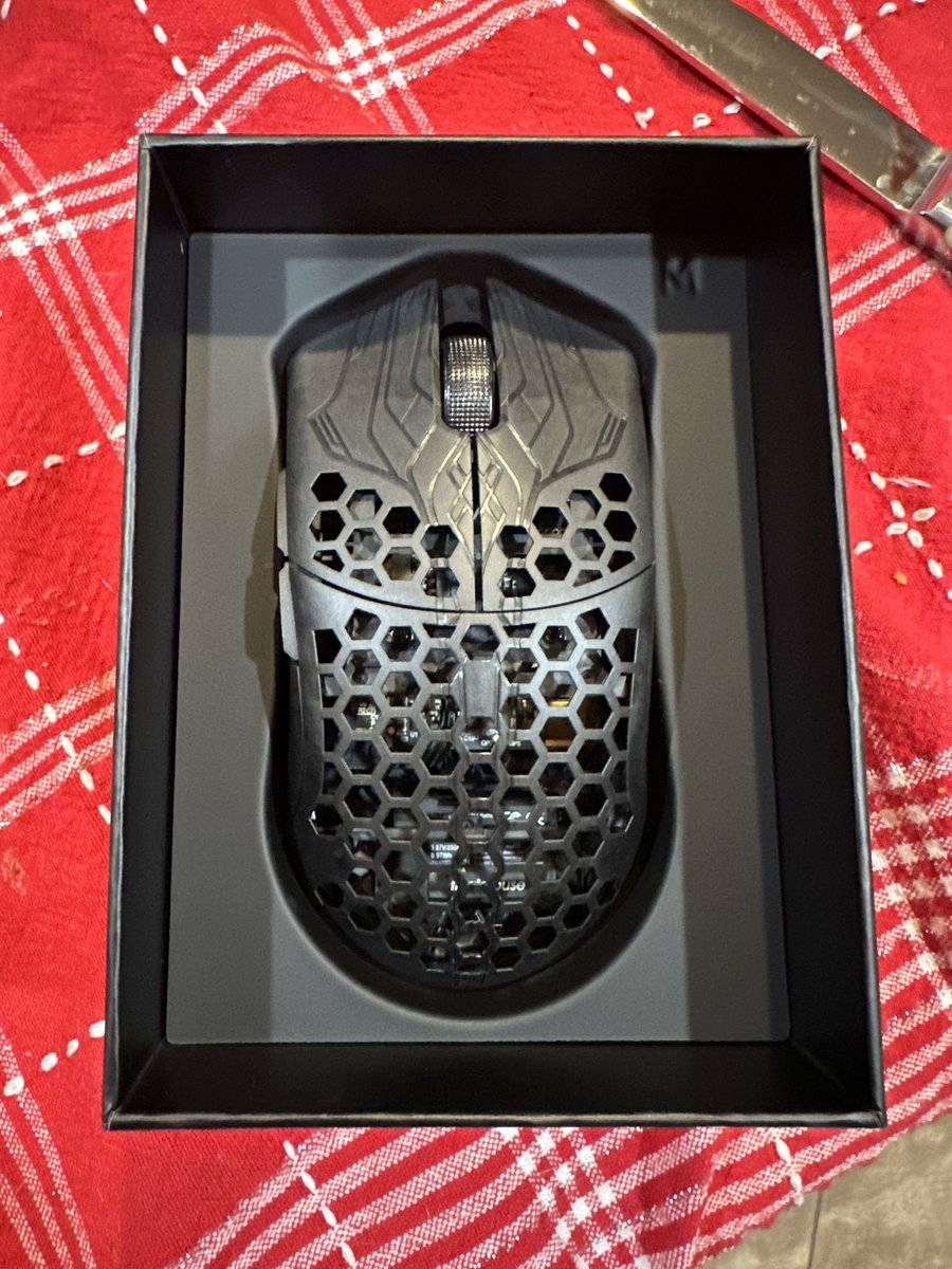 Danadactal's tweet photo. Christmas came early #finalmouse https://t.co/dOdPJiRy9H