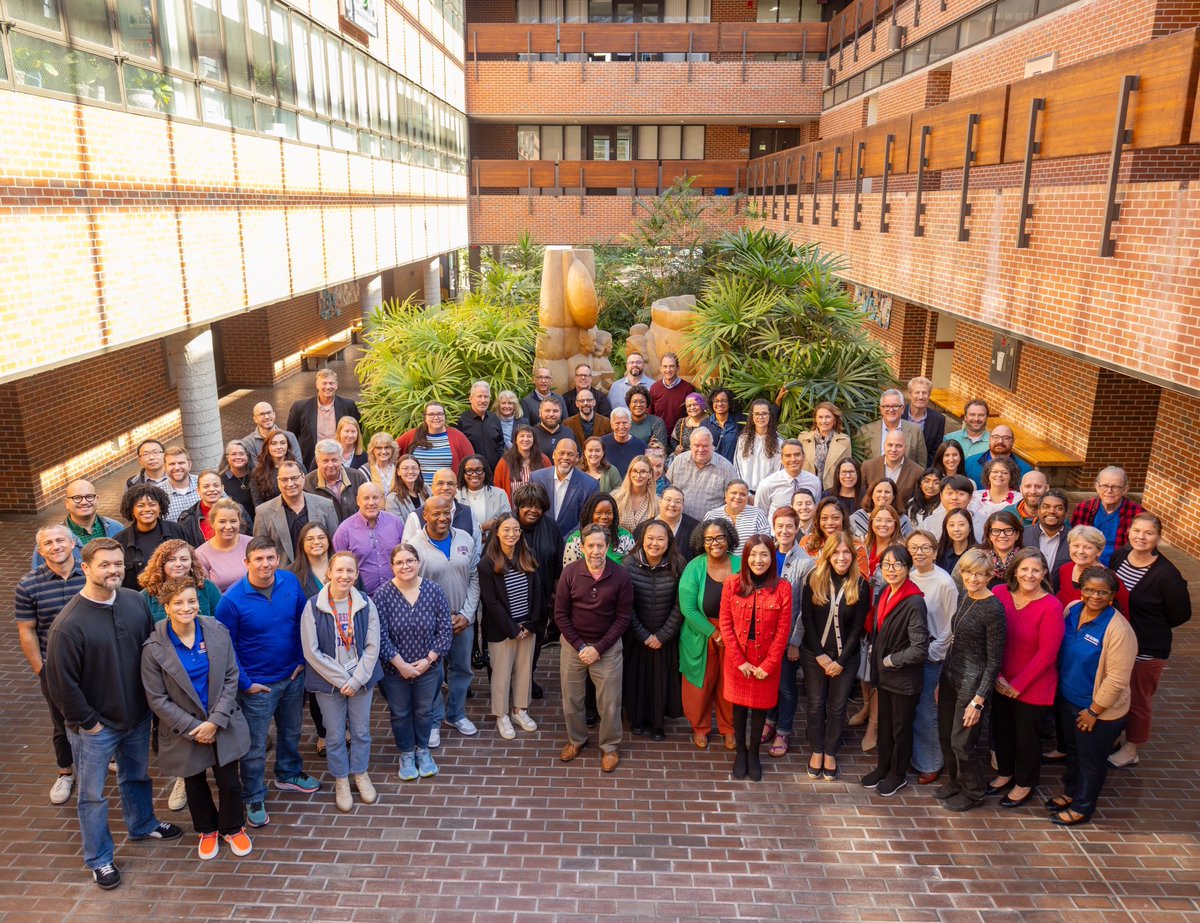 UFJSchool's tweet photo. Happy end of the semester, CommuniGators! 🐊 https://t.co/p9x3U2wcBT