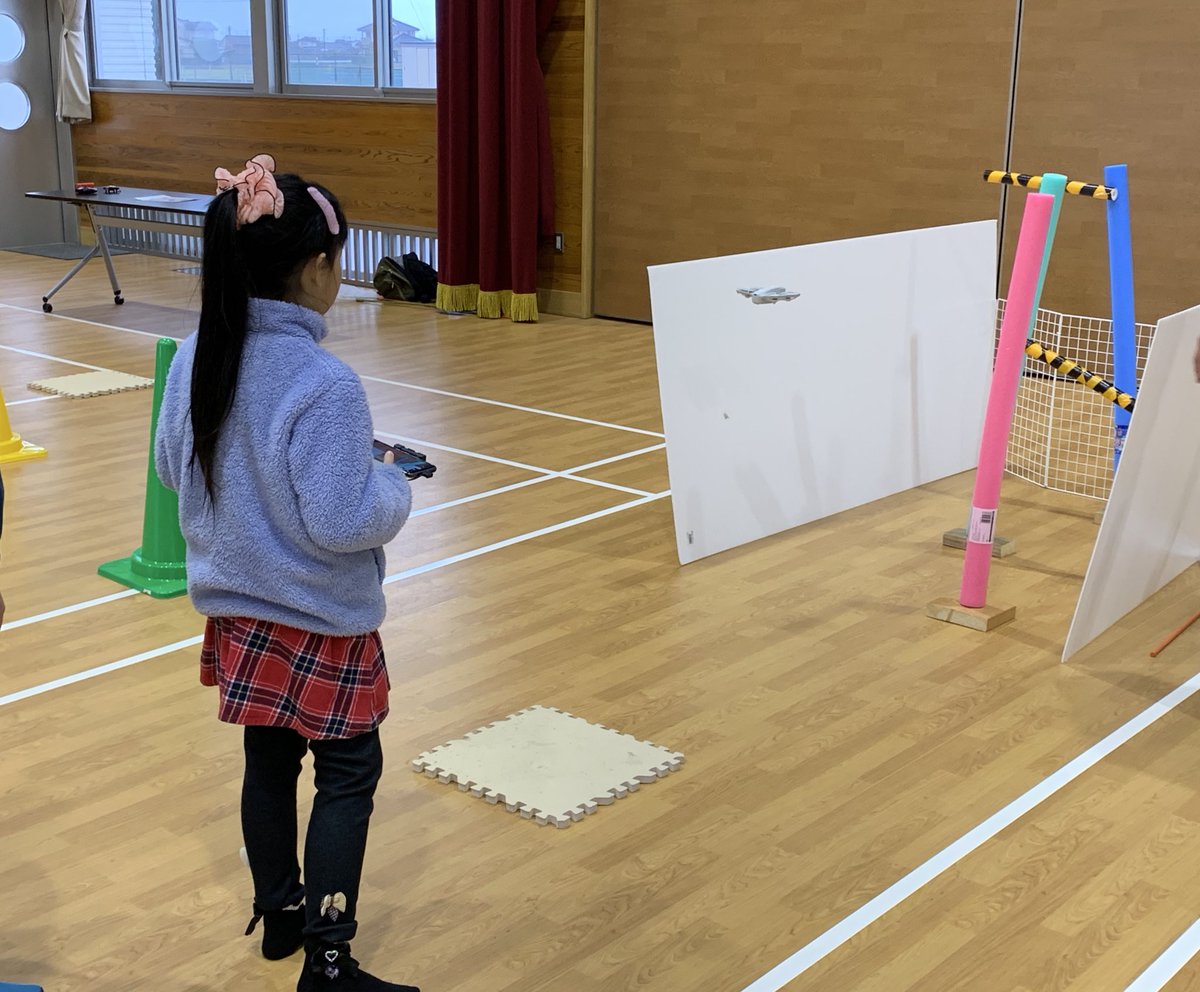 inocchi_jojoww5's tweet photo. 体験会開催中
キレイな体育館なので、子供たち自由に飛ばすことができてます
#WTW富山
#firstdrone https://t.co/LBRdBfKUdv