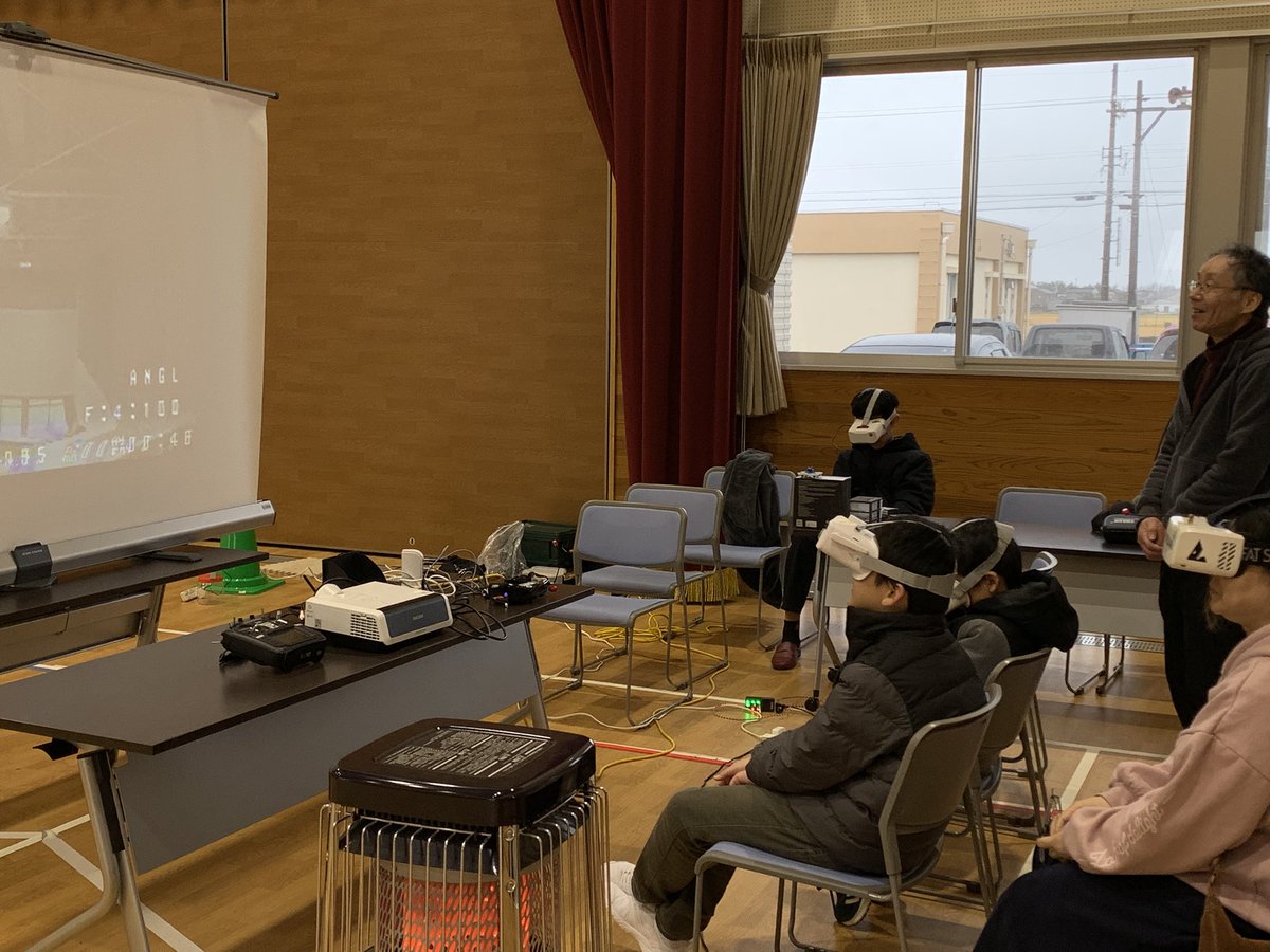 inocchi_jojoww5's tweet photo. 体験会開催中
キレイな体育館なので、子供たち自由に飛ばすことができてます
#WTW富山
#firstdrone https://t.co/LBRdBfKUdv