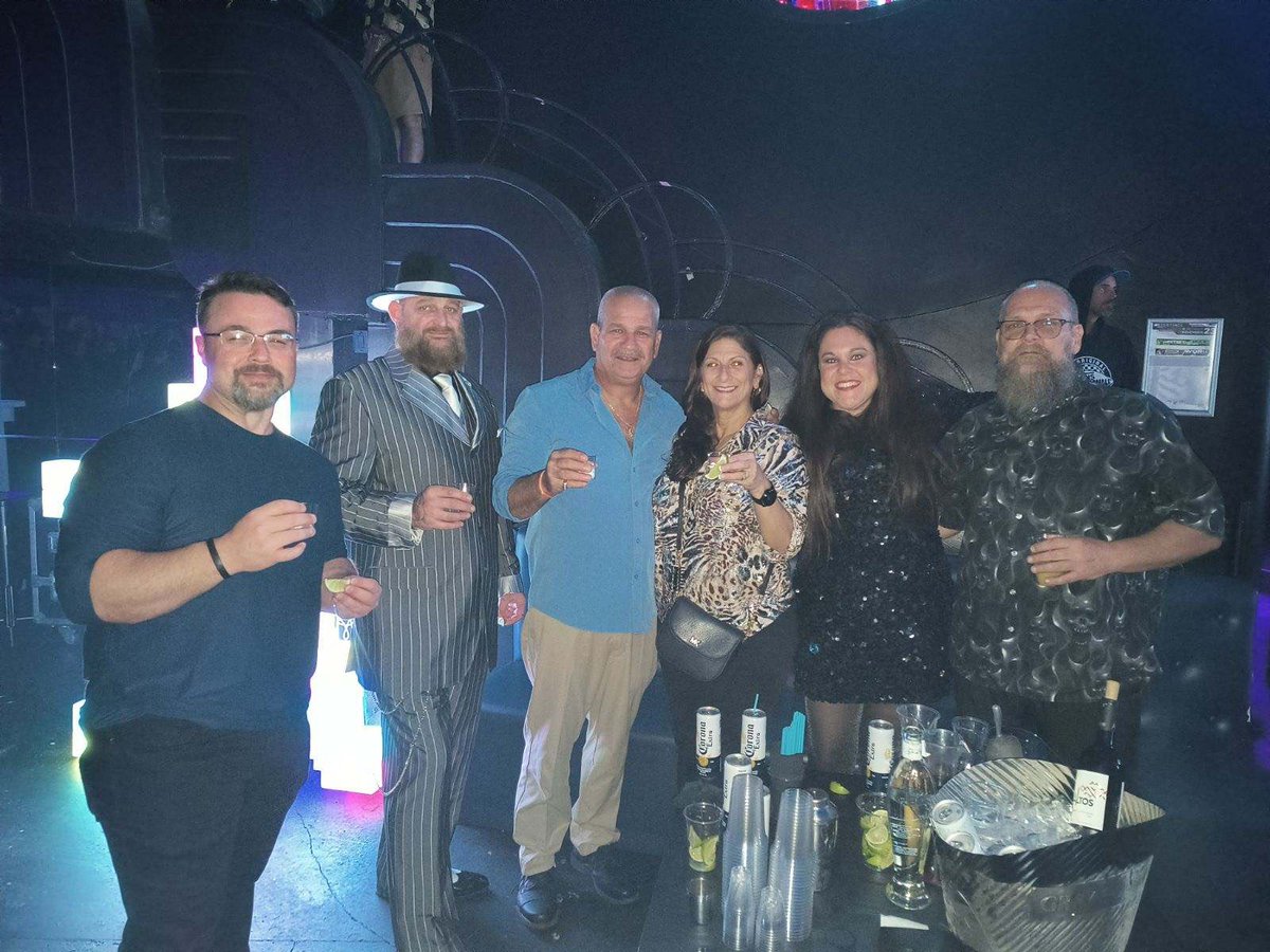 Charles271979's tweet image. Good times from Miami last night 🌴 
Club M2 by @NolchaShows #artweek
was a blast @BTFDRabbits representing and Hopping around 🐰 #TN1 #Miami #ArtBaselMiami2024
