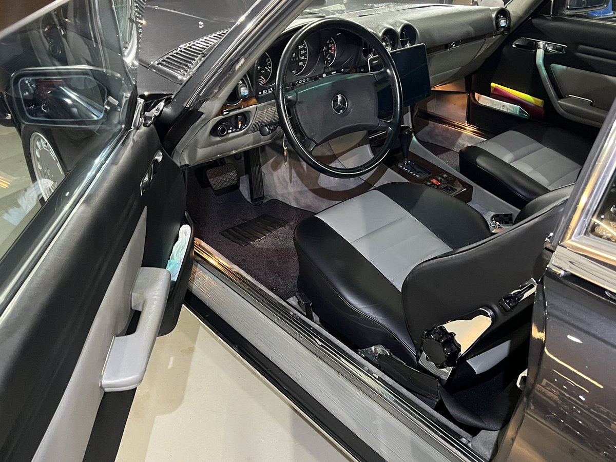 UCCI549's tweet photo. 先日、磨き入れたベンツ☺️
某社長オーナーからの委託にて
メルセデスベンツ560SL
売ります!
気になる方は詳細を教えますので
DMください。
#ブルMレーシング
#メルセデスベンツ売ります
#クラシカルベンツ
#1987年式
#560SL https://t.co/A17aXR2S1a