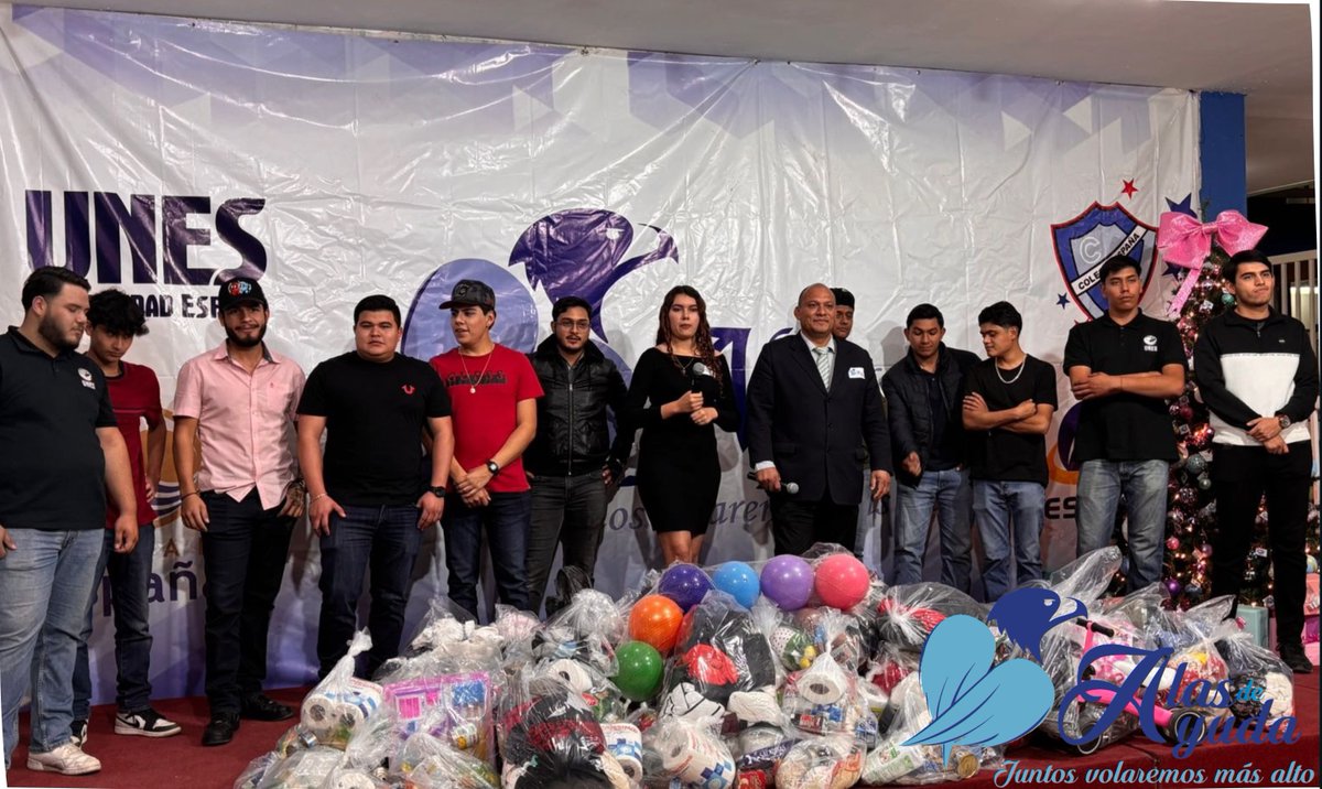 Alumnos de primaria de la Escuela Superior de Ingeniería de la <a href="/UNES_MX/">Universidad España</a>  se dieron la tarea de traer donativos para ayudar a las comunidades de Durango.  #AlasDeAyuda #AyudemosaAyudar #DonaParaAyudar #ColegioEspaña #UNES #Durango