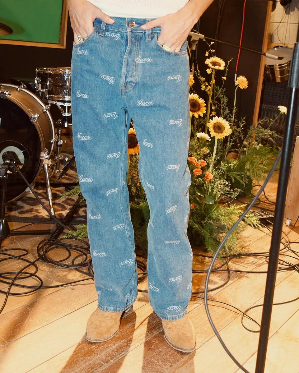 jadinefactor's tweet photo. MIRASOUL 🌻\nnew EP ‘JGH’ out now!

James IG
#JamesReid https://t.co/unpkbCL1xT