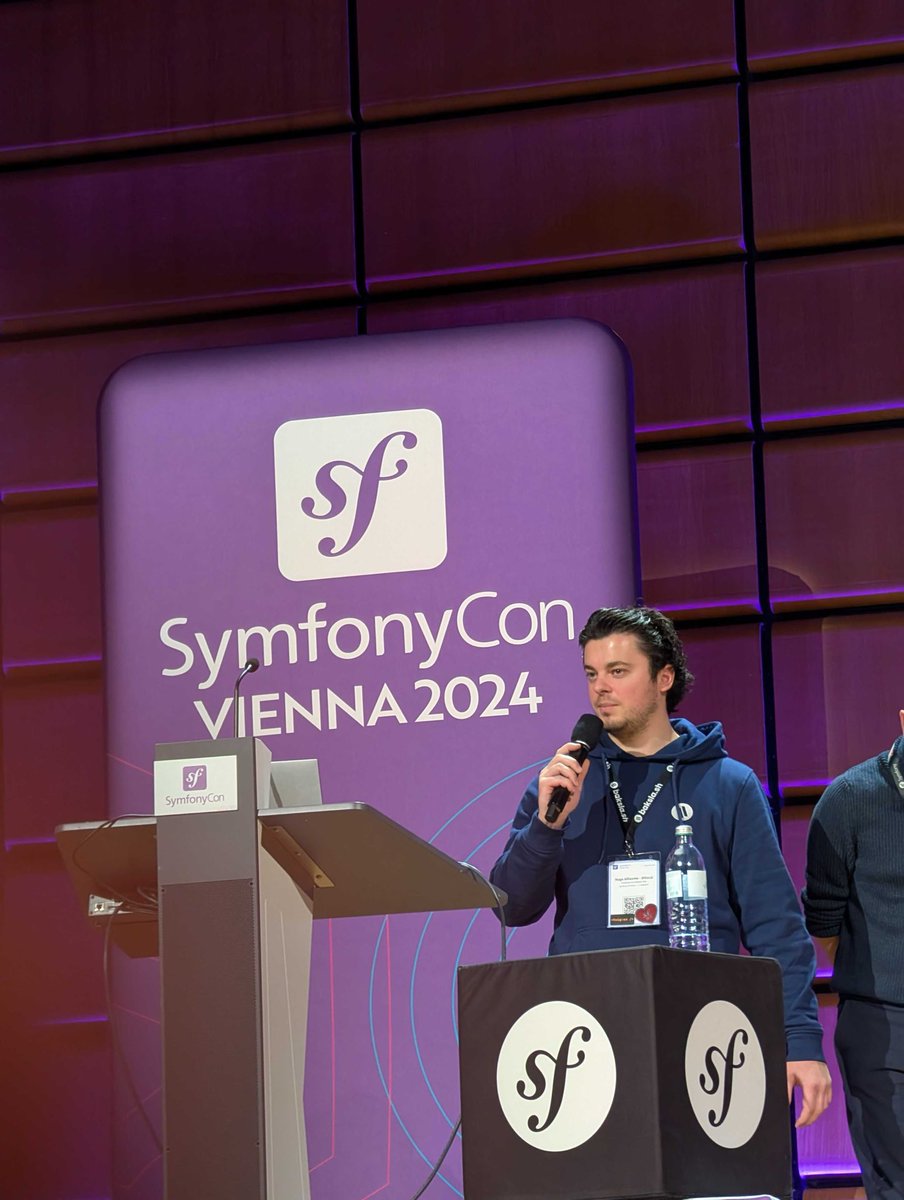 HugoAlliaume's tweet image. Thread of self-satisfaction, but I&apos;m so happy and lucky to have been able to be on stage (under the @BakslashHQ colors 😘 ) with the Symfony Core and UX teams, for this #SymfonyCon in Vienna.