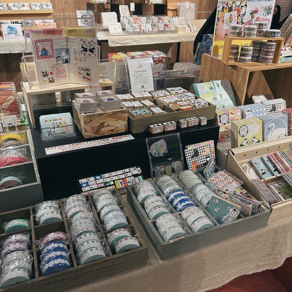 PandaFactory's tweet image. 売り場のお写真いただきました。
年末までよろしくお願いいたします。
◆12月1日(日)～12月30日(月)　
◆小さな文具市vol.8
◆TSUTAYA BOOKSTORE 岡山駅前 イベントスペース
#小さな文房具市　#cstore