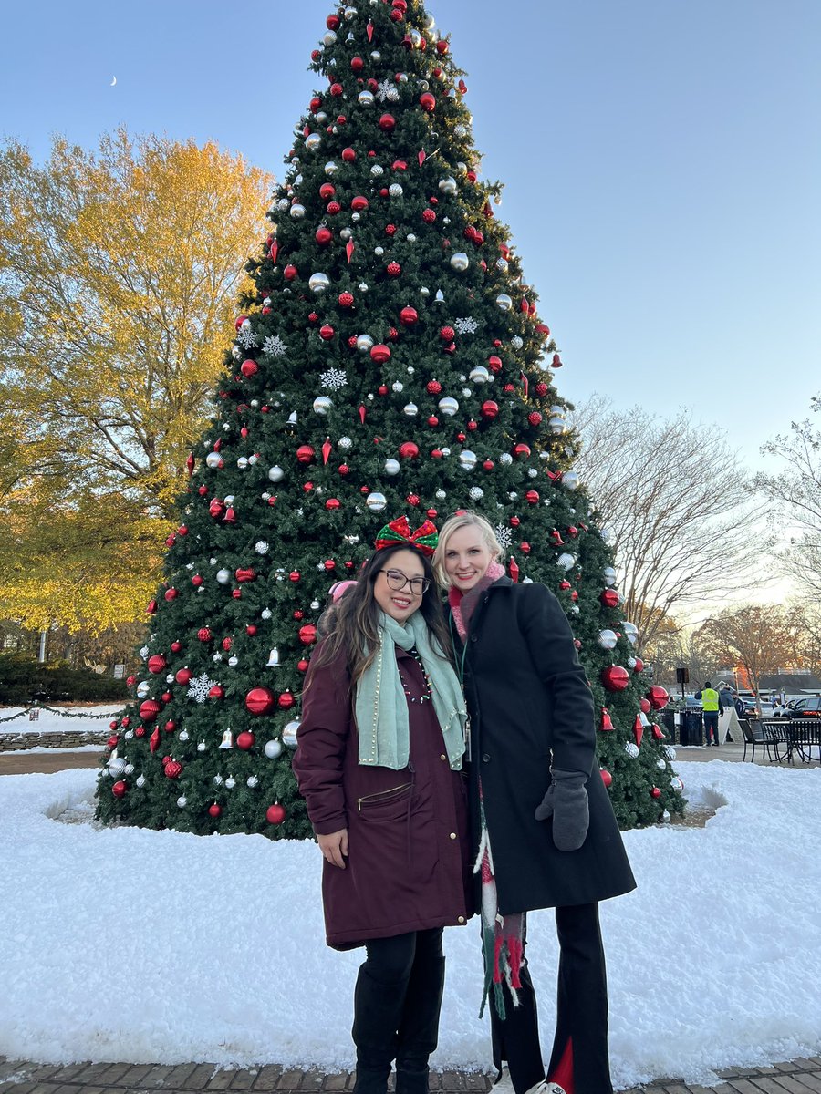 OrchestraRHS's tweet photo. RHS Orchestra helping out the @CMShuskypride Chamber Orchestra tonight at the @CityofRoswellGA Christmas Tree Lighting! 🎄💚🖤🎻 https://t.co/svAYSB0VXb
