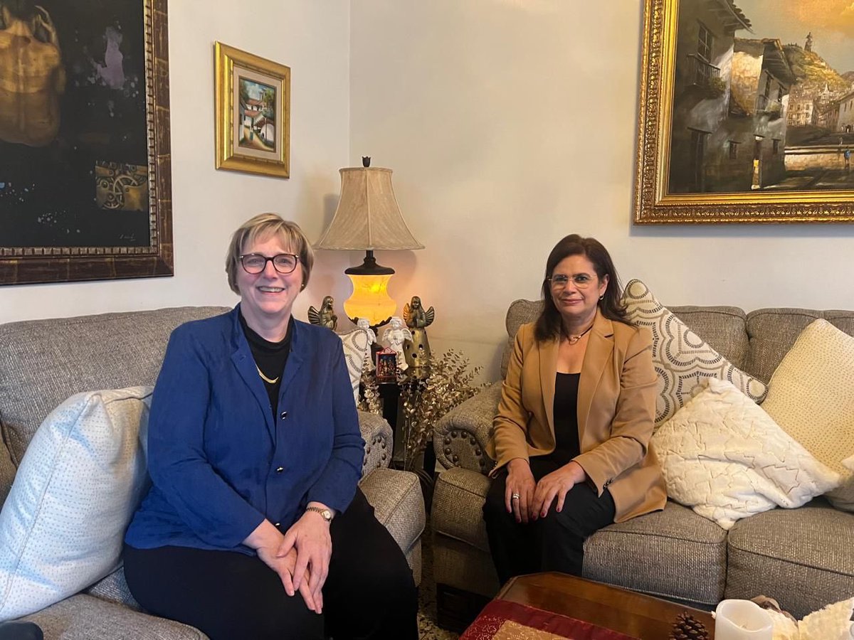 riximga's tweet photo. Valoro la visita de la señora Embajadora @USAmbHonduras y su equipo, así como su interés en conocer mi propuesta de gobierno para el período 2026-2030 y el proceso electoral.🌺 https://t.co/fjN5tfAFh1