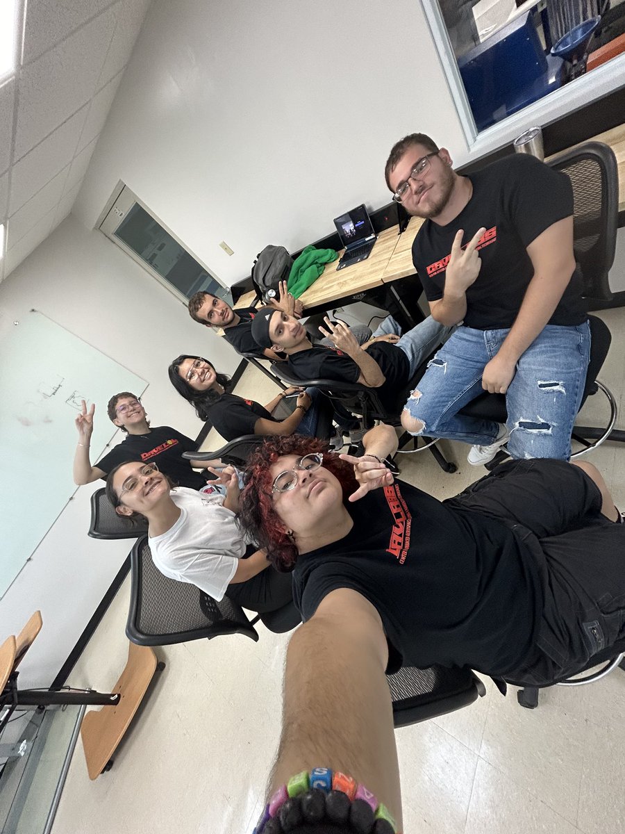 CaveLabz's tweet photo. ⚙️Ya mismo el semestre se acaba pero nosotros seguimos activos!! 

El pasado 3 de diciembre estuvimos conversando con Thalia Curbelo, quien nos hizo una gran entrevista sobre lo que hemos aprendido y logrado este sesmtre en el Cavelab. Agradecemos muchísimo la oportunidad☺️💪. https://t.co/im3rIRxs4u