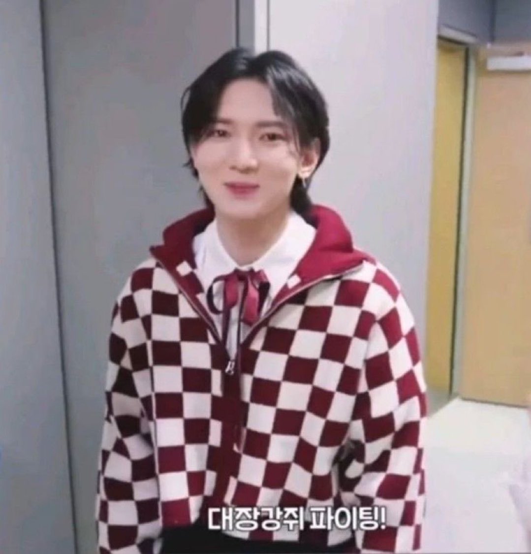 iwonholeyou's tweet photo. if you are mean to him an umbrella will be opened in ur ass or whatever that one kr tweet said https://t.co/hpTf6inMHA