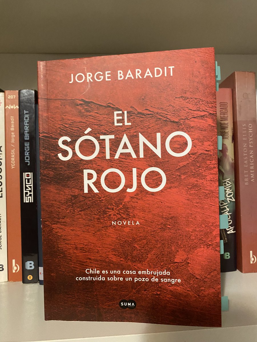 En El Sótano Rojo, Baradit fusiona terror político y lo sobrenatural en una historia de búsqueda y dolor. La casa que devora almas y los fantasmas del pasado nos recuerdan que el verdadero miedo no está en lo imaginario, sino en lo que ignoramos. reseña 👇
aratosleo.blogspot.com/2024/12/el-sot…