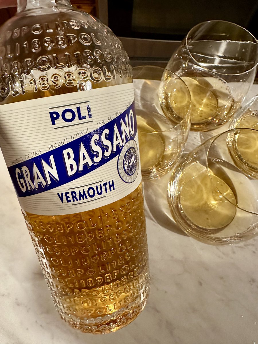 Family time in #Montreal ! <a href="/Poli_Express/">Poli Grappa</a> 🥃 #Cheers